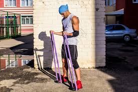 [NBA]科比·布朗加速突破 飞身扣篮以一敌二